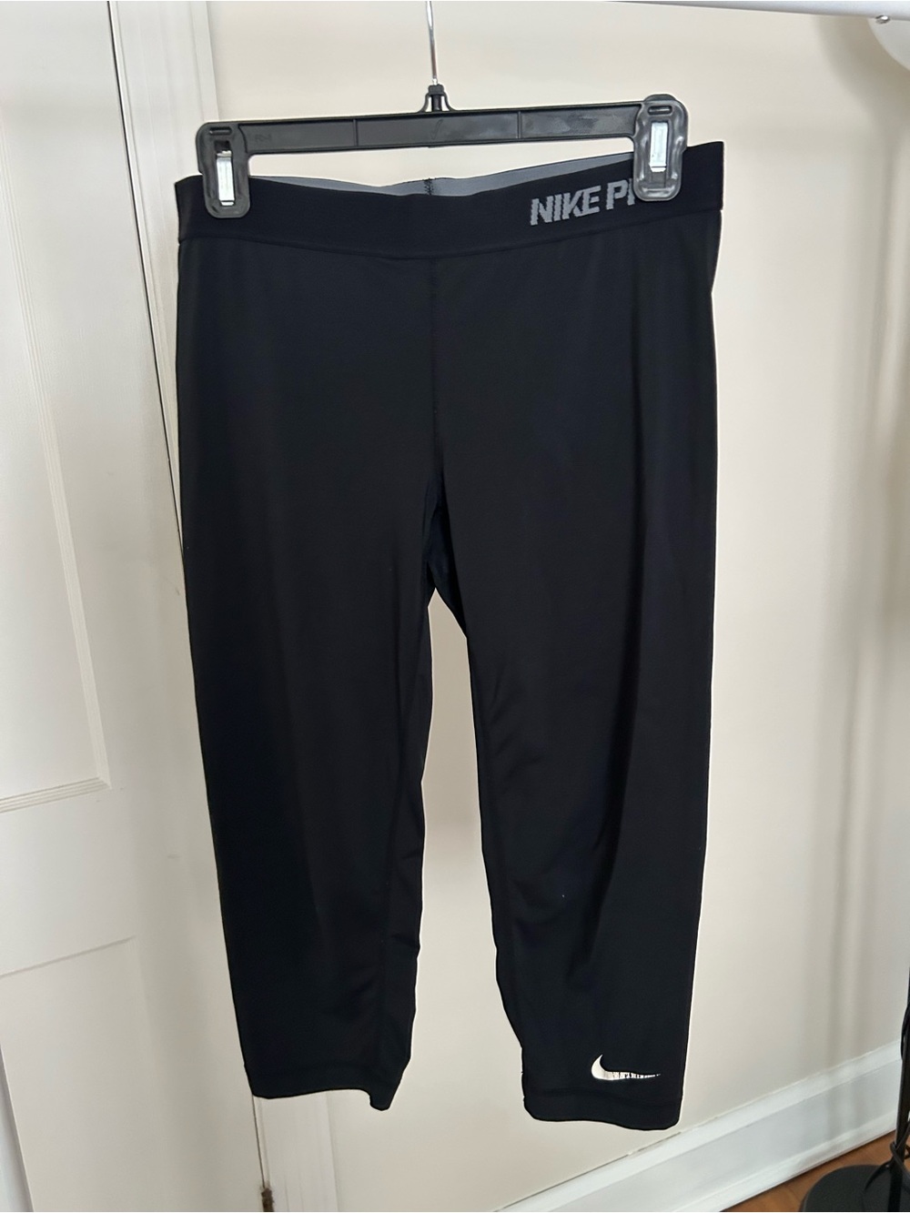 Nike Black Cropped Performance Leggings